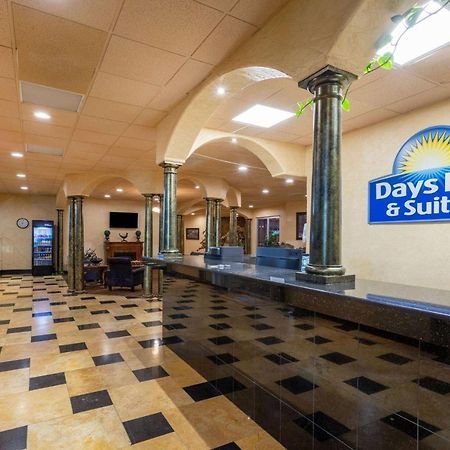 Days Inn & Suites By Wyndham Clovis Exterior photo
